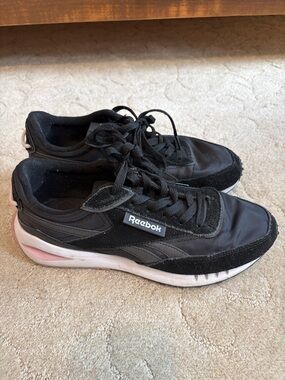 Reebok Women's Black Sneakers with Pink Accent